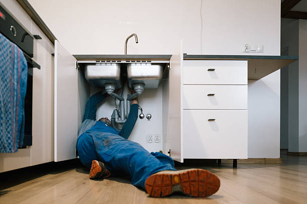 Professional Emergency Plumber technician working in Columbus, MI